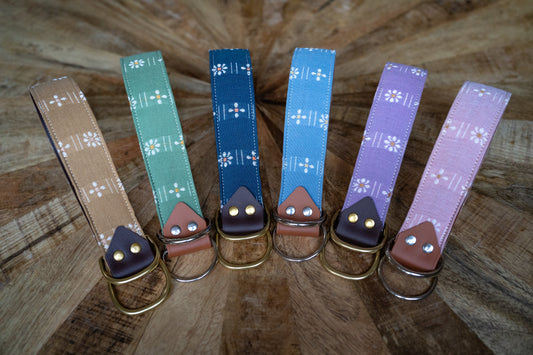 Forest Forage Daisies Collars